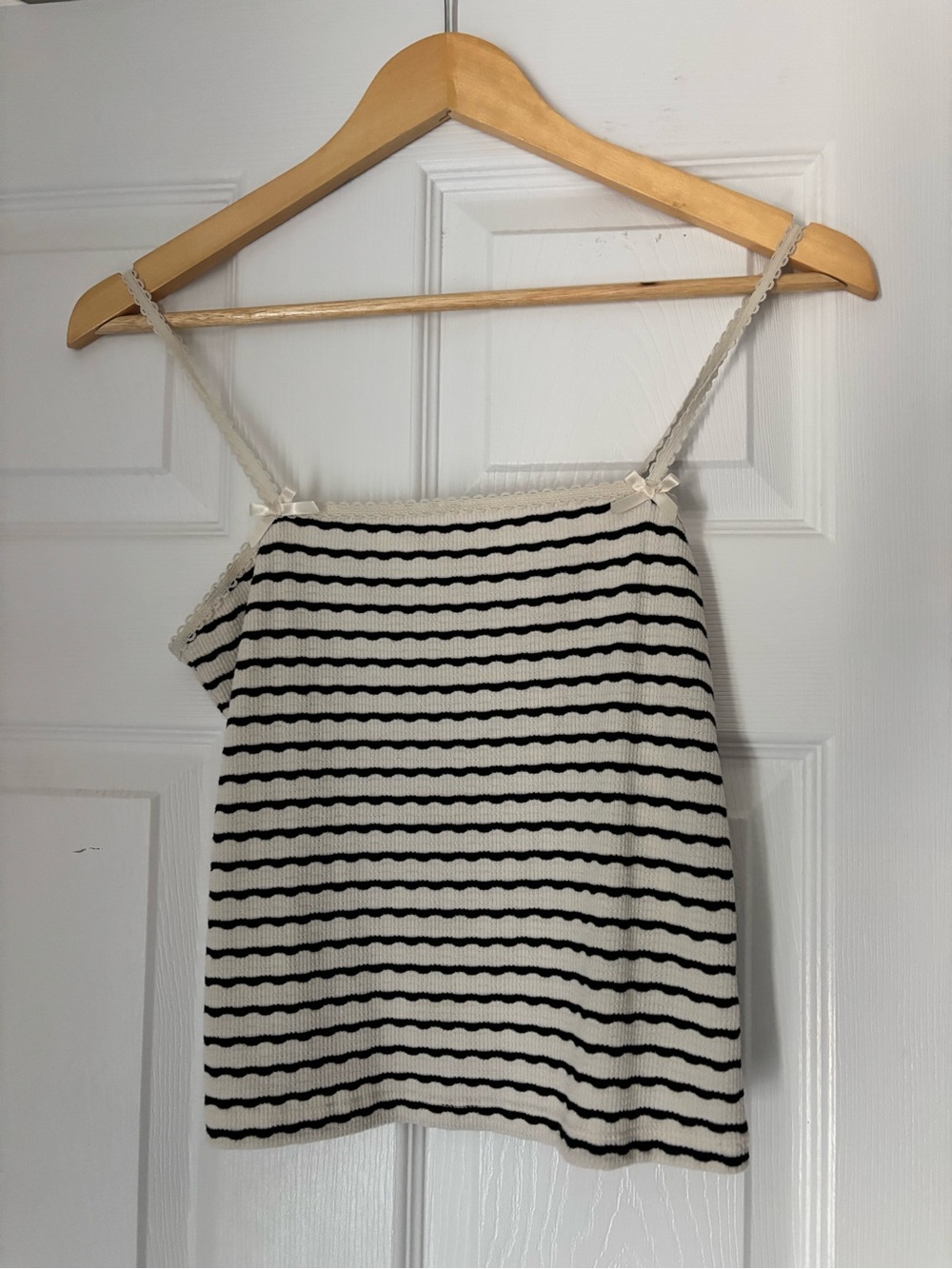 American Eagle Lace-Trim Cami Tank Top - Cream & Black